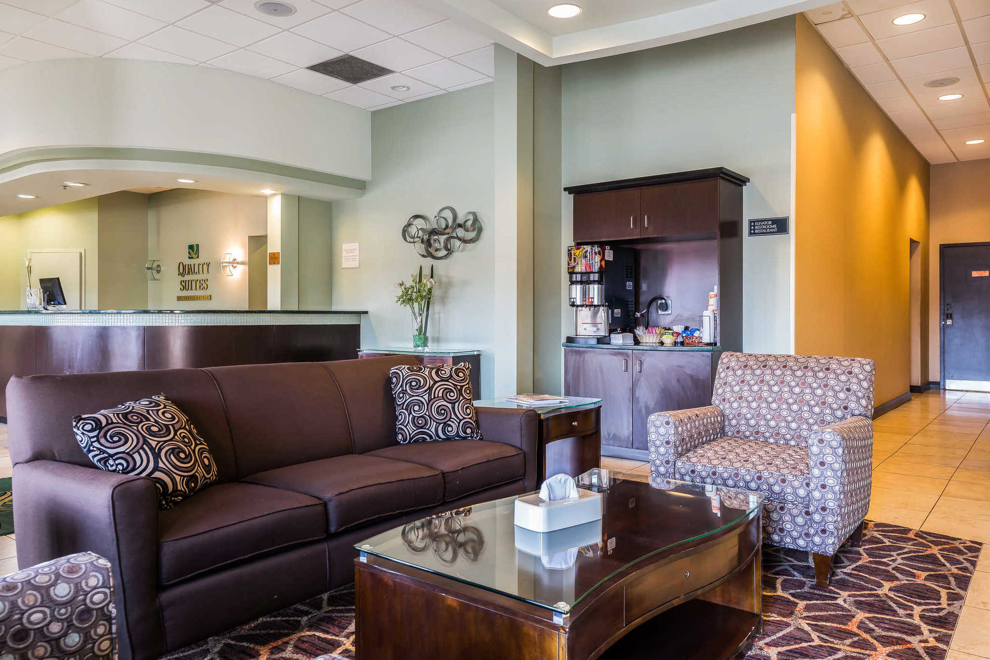 Quality Suites Central Колорадо-Спрингс Интерьер фото
