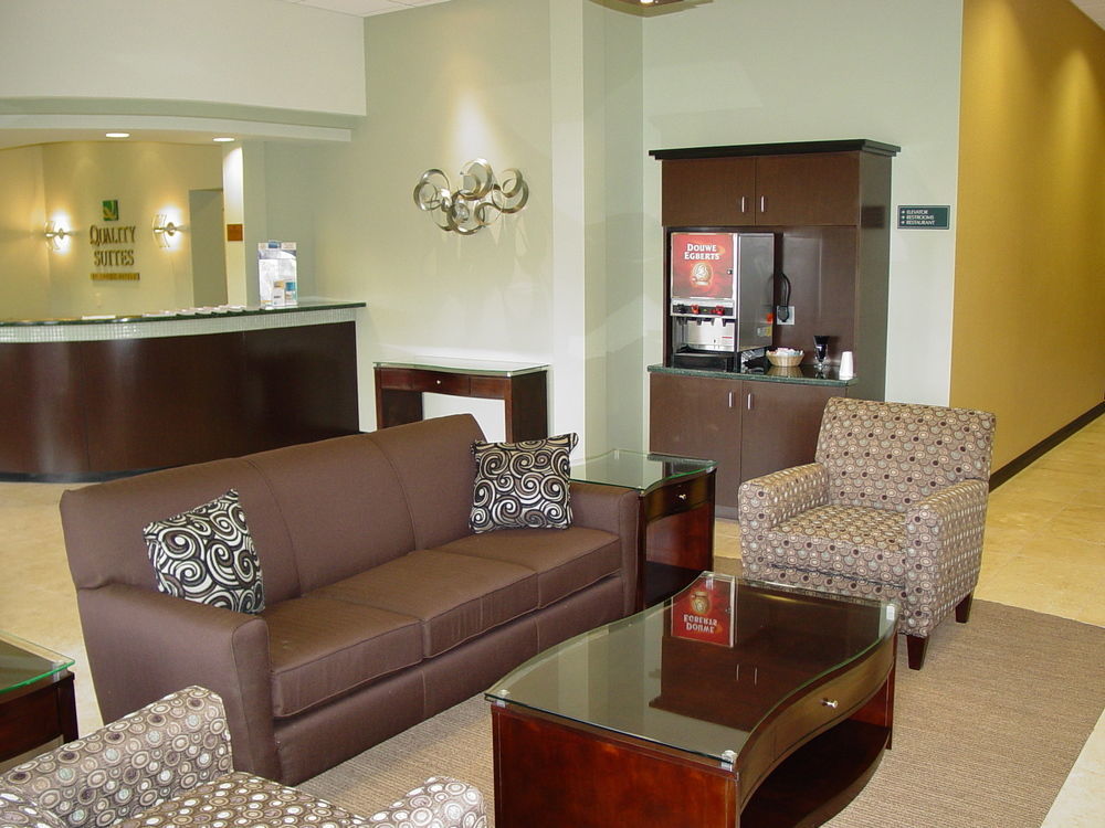 Quality Suites Central Колорадо-Спрингс Интерьер фото