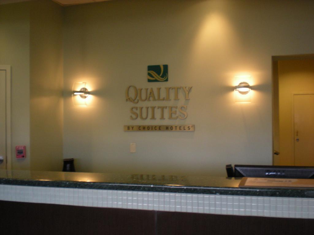 Quality Suites Central Колорадо-Спрингс Экстерьер фото